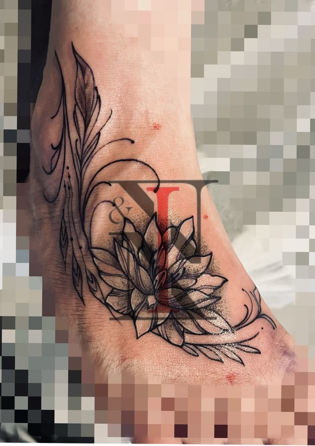 Mandala & Dotwork-Tattoo von Needle & Ink