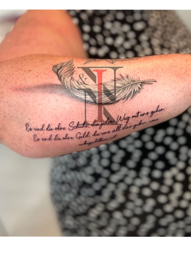 Realistic-Tattoo von Needle & Ink