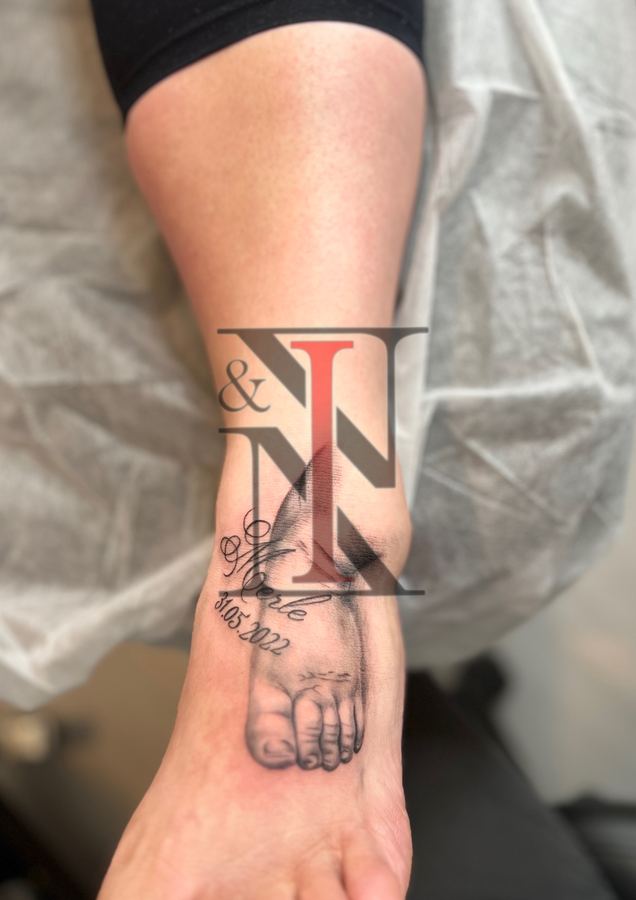 Realistic-Tattoo von Needle & Ink