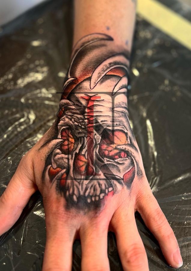 Skull-Tattoo von Needle & Ink